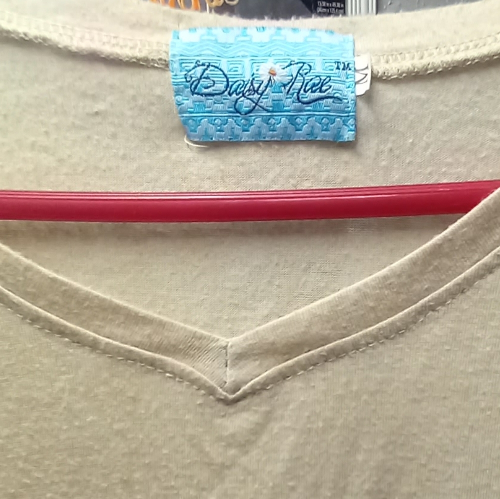 Size medium daisy ray shirt